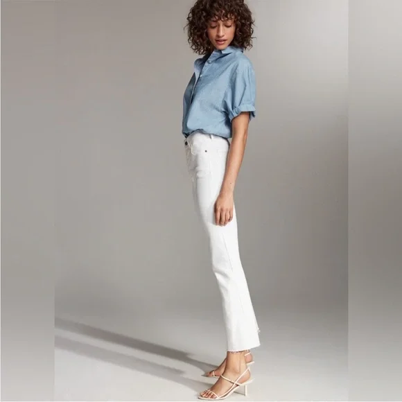 SOLD // Aritzia Denim Forum The Bailey High Rise Crop Flare White Size 25 #73271 - Picture 2 of 10